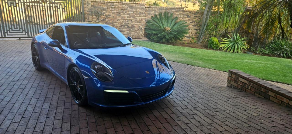 PORSCHE 911 CARRERA COUPE