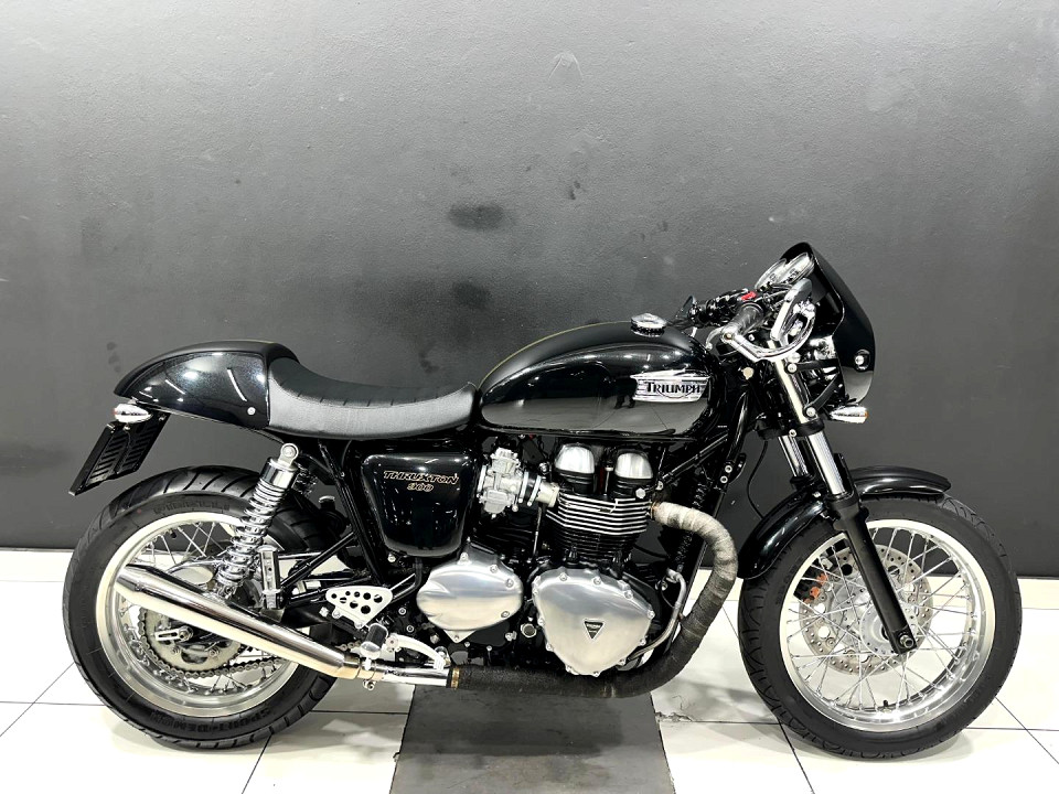 TRIUMPH 900, image 2