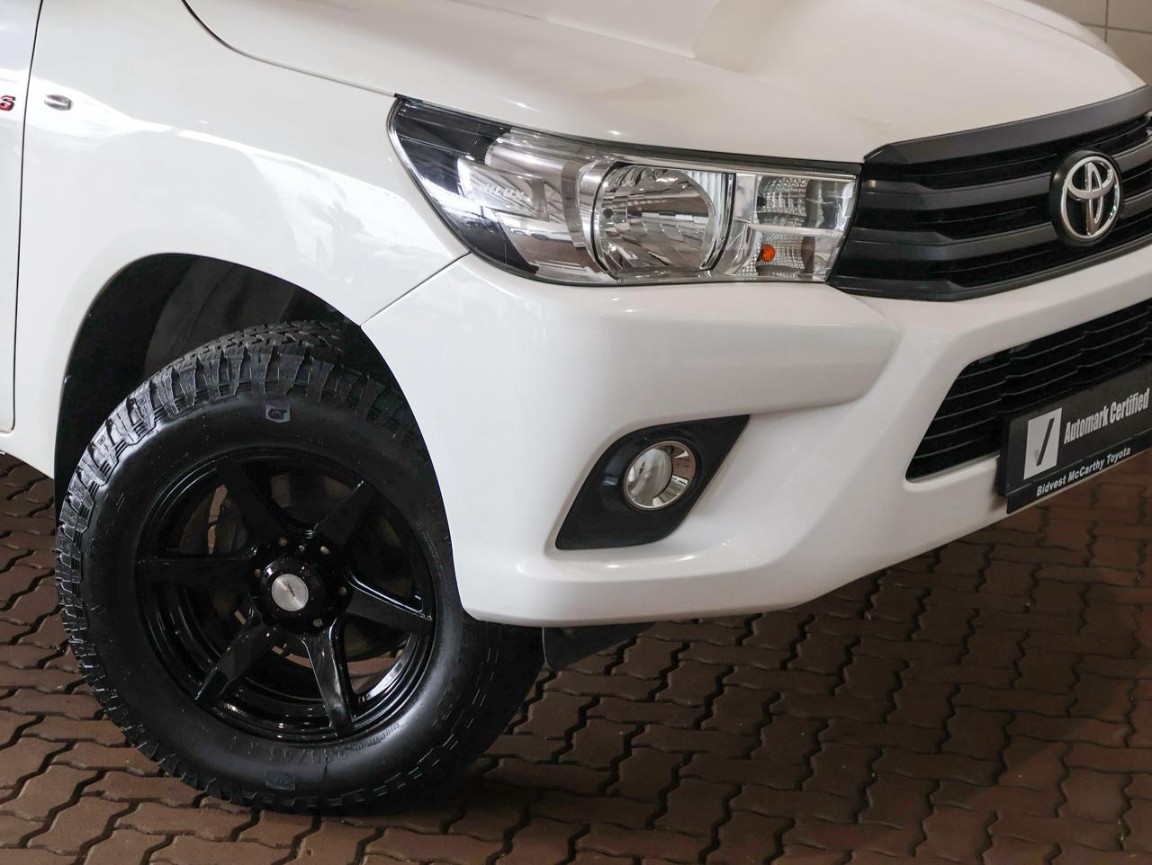 Toyota Hilux Double Cab 2.4GD6 4X4 SR MT, image 2