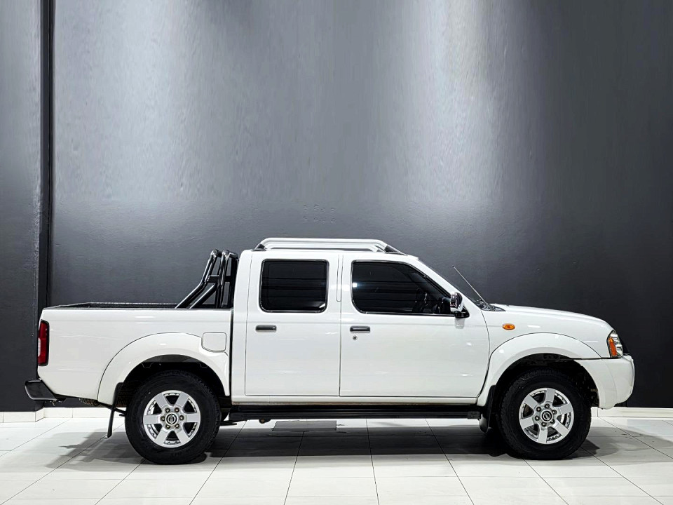 Nissan NP300 Hardbody 2.4 Hi-Rider D/Cab, image 2