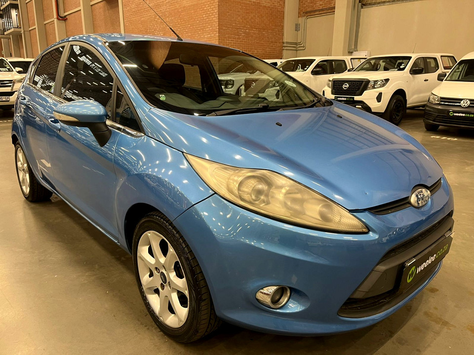 FORD FIESTA 1.6i TITANIUM 5Dr, image 1