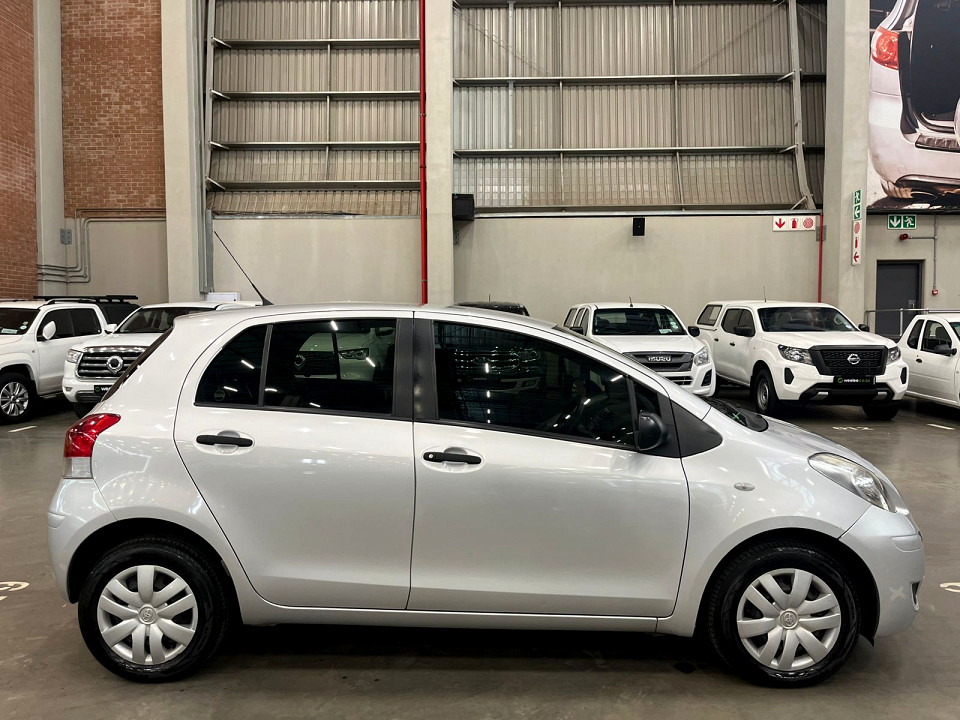 Toyota Yaris T3 A/C 5dr, image 2