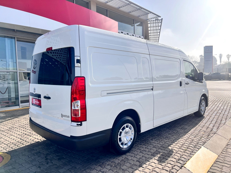 TOYOTA QUANTUM 2.8 SLWB F/C P/V, image 2