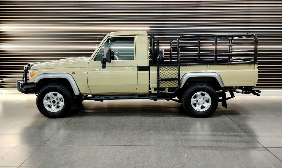 Toyota Land Cruiser 79 4.0 V6, image 2