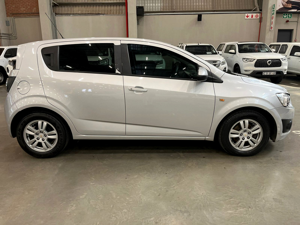 Chevrolet Sonic hatch 1.6 LS, image 2