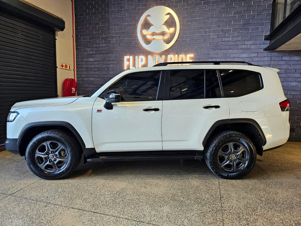 TOYOTA LANDCRUISER 300 V6 3.3D GR-S, image 2