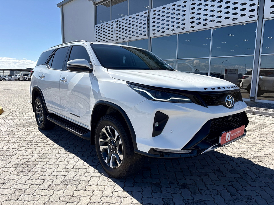 TOYOTA  FORTUNER 2.4GD-6 R/B A/T, image 1