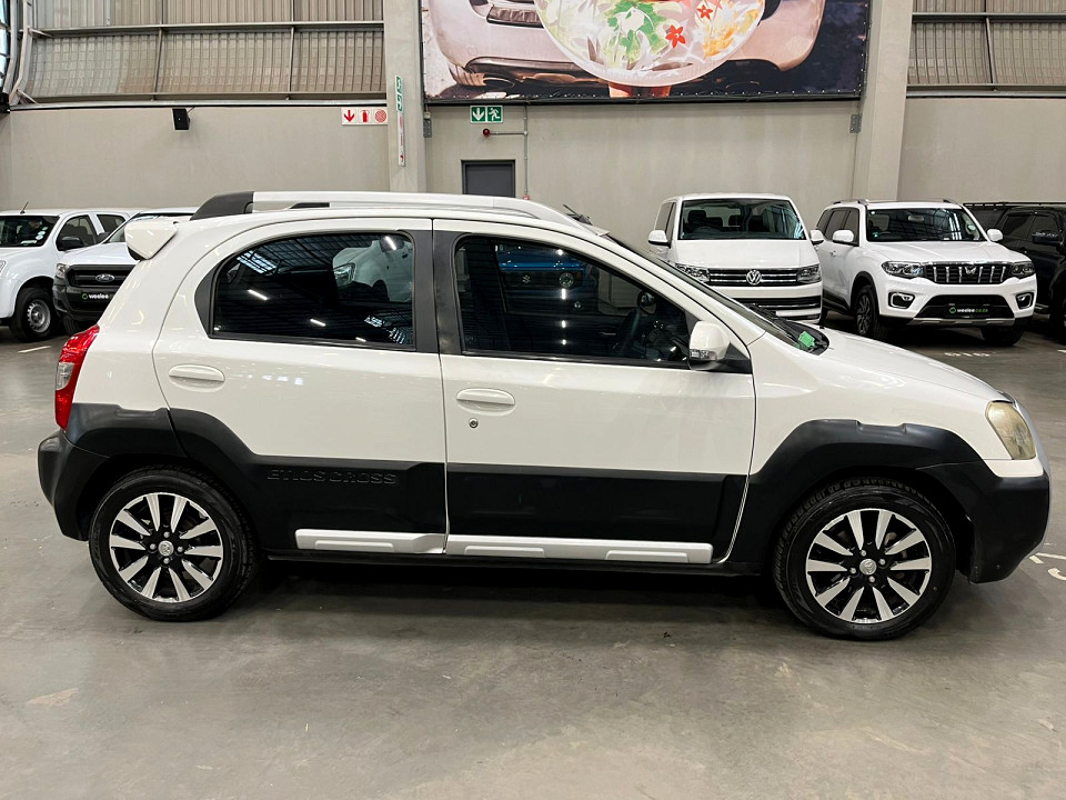 TOYOTA ETIOS CROSS 1.5 Xs 5Dr, image 2
