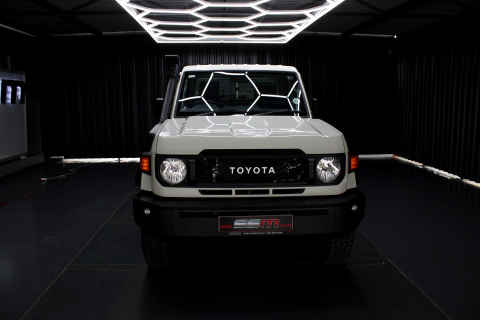 Toyota Land Cruiser 79 4.0 V6, image 2