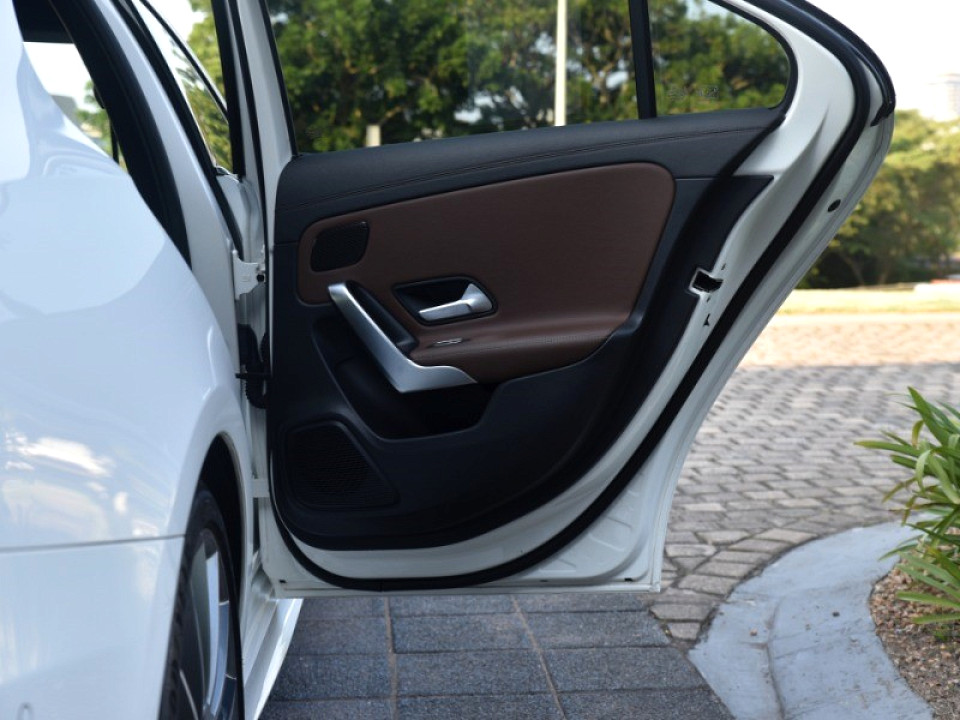 MERCEDES-BENZ A250 SPORT (4DR), image 2