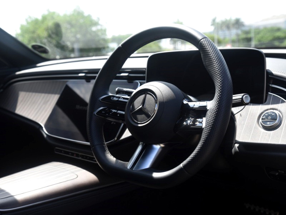 MERCEDES-BENZ E 200, image 2