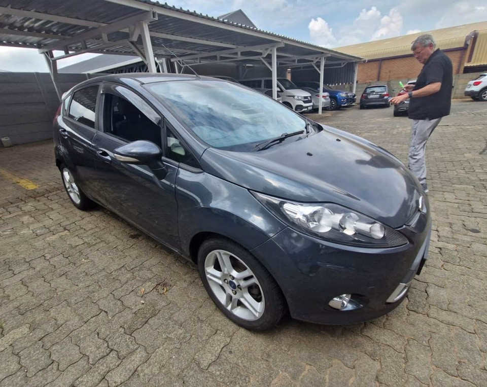 FORD FIESTA 1.6 SPORT 5Dr, image 2