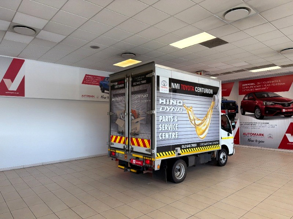HINO 200 310 (FH2) 4X2 F/C, image 2