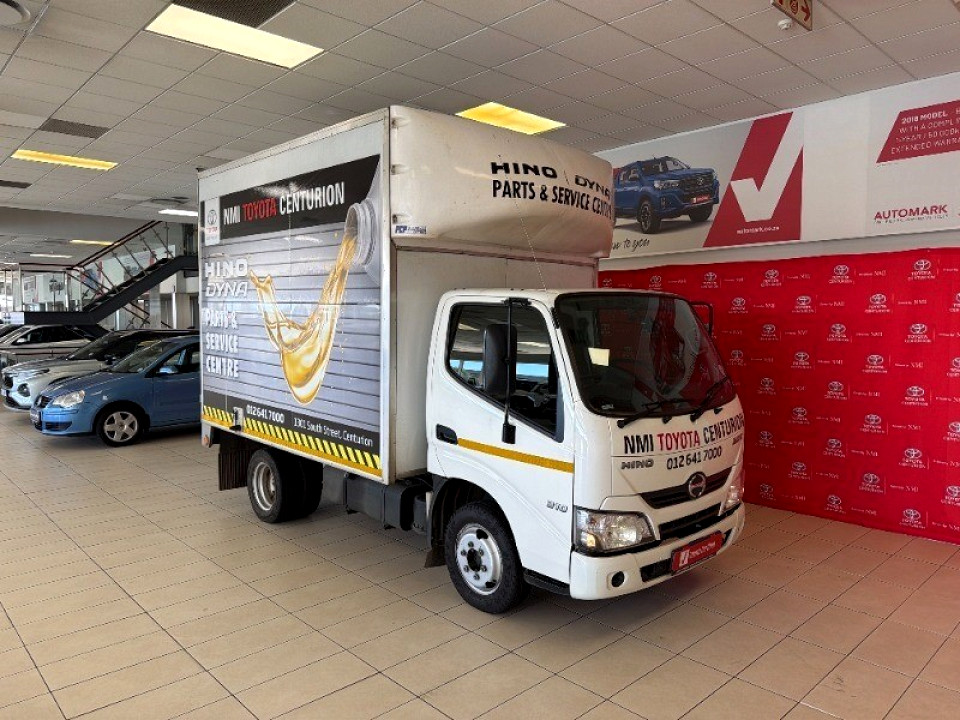 HINO 200 310 (FH2) 4X2 F/C, image 1