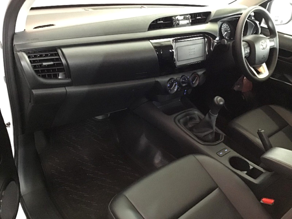 TOYOTA HILUX 2.4 GD-6 RB SR P/U D/C, image 2