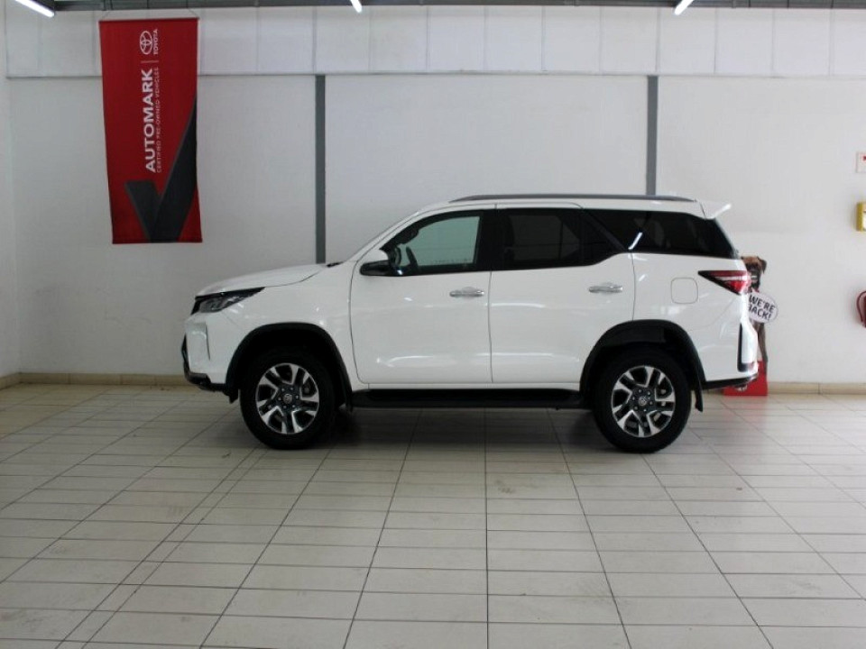 TOYOTA  FORTUNER 2.8GD-6 R/B A/T, image 2