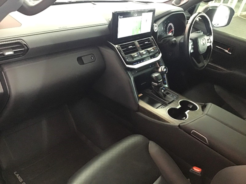 Toyota Land Cruiser 300 V6 3.5T ZX, image 2