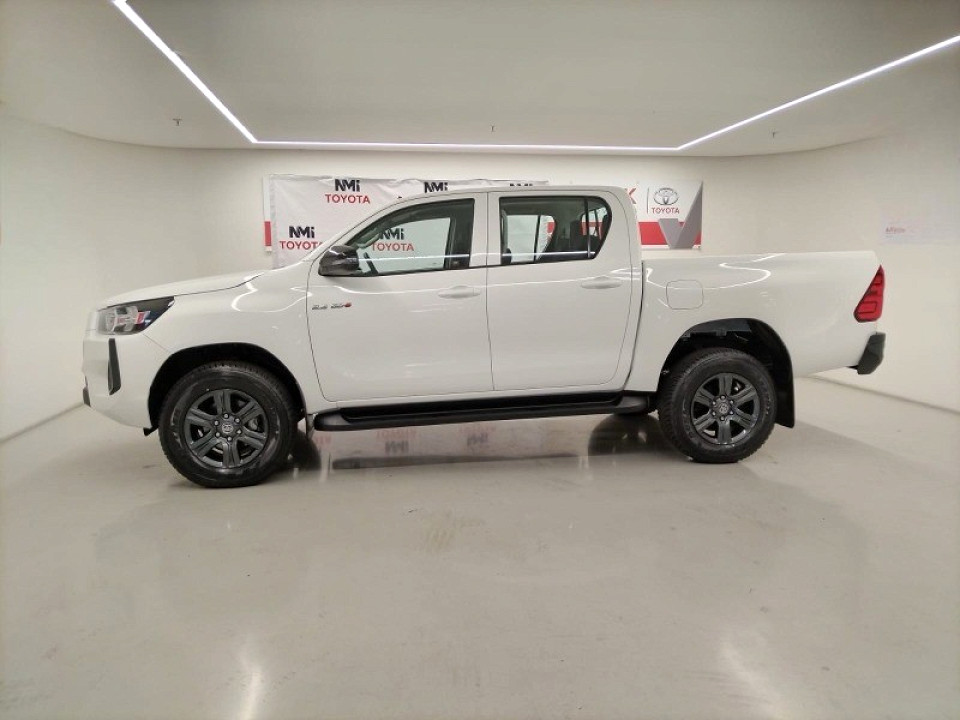 Toyota Hilux Double Cab  2.4GD6 4X4 Raider MT, image 2