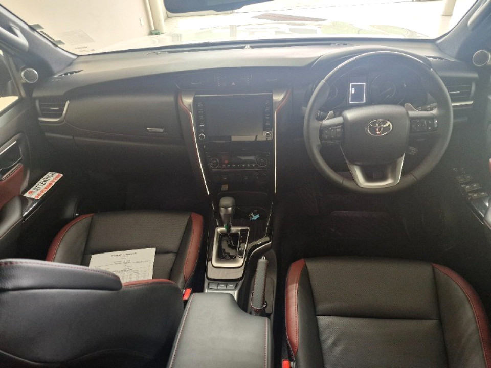 TOYOTA FORTUNER 2.8GD-6 4X4 A/T, image 2