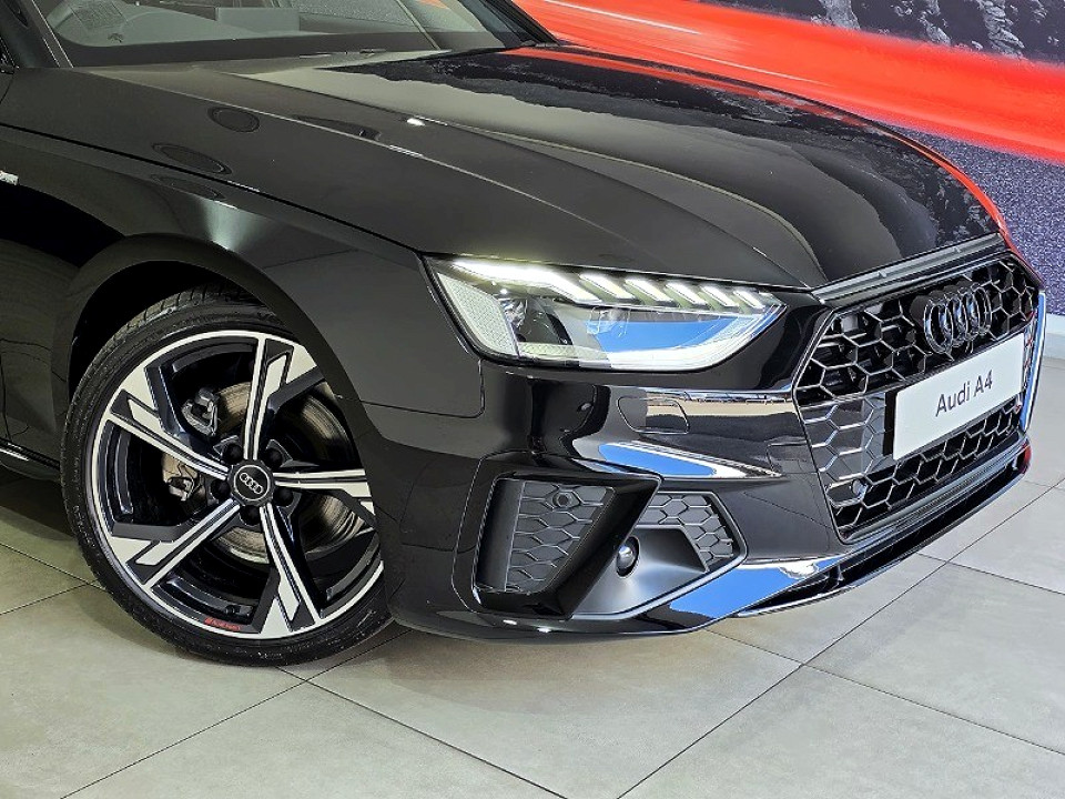 AUDI A4 35 TFSI BLACK EDITION S TRONIC, image 2