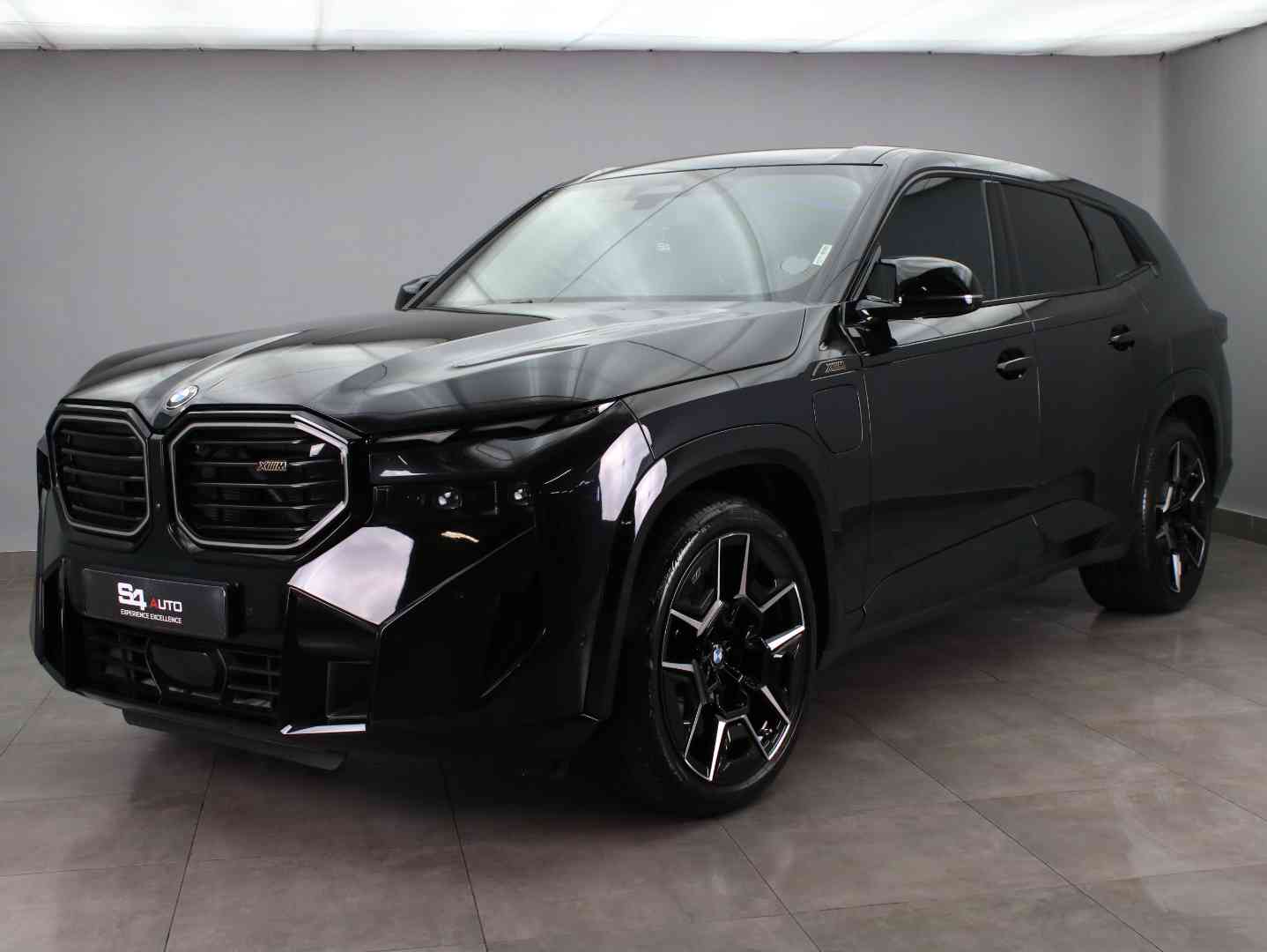 BMW XM 4.4 (PHEV), image 2