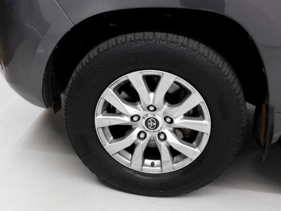 Toyota Land Cruiser 200 4.5D-4D V8 VX-R, image 2