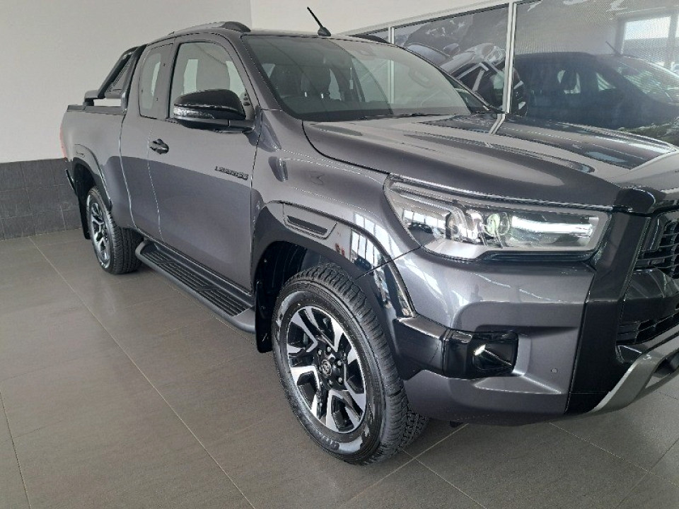 TOYOTA HILUX 2.8 GD-6 RB LEGEND 55 4X4 A/T P/U E/CAB, image 1