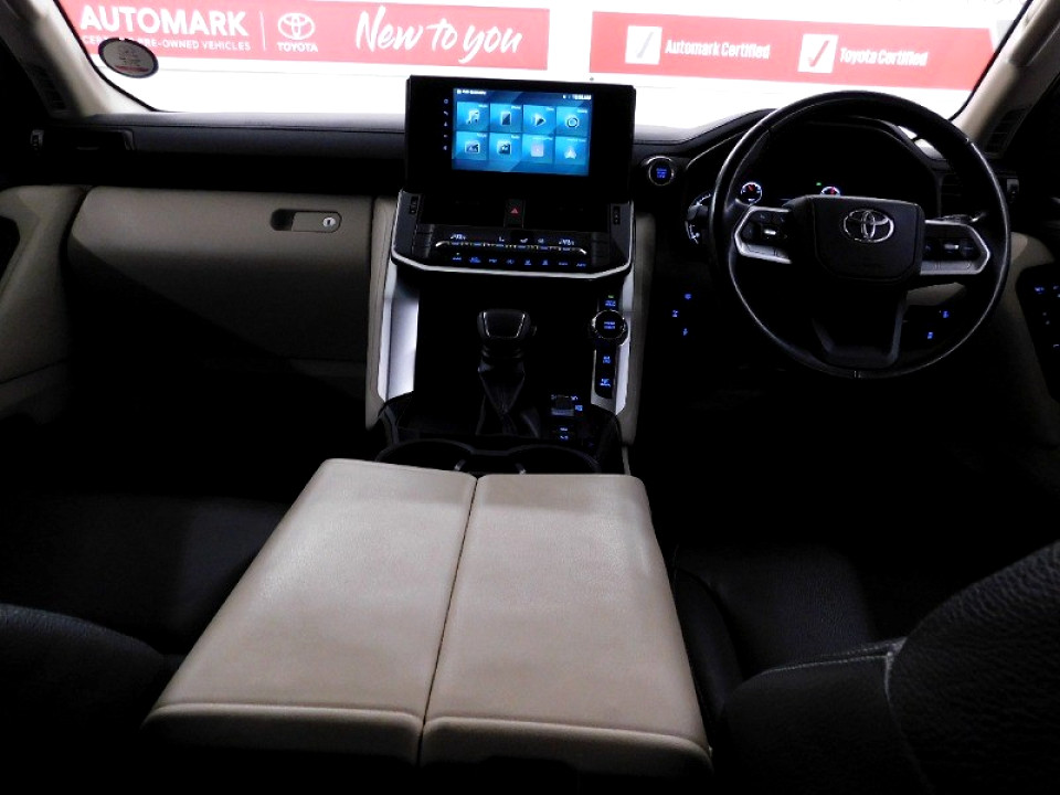 TOYOTA LANDCRUISER 300 V6 3.3D GX-R, image 2