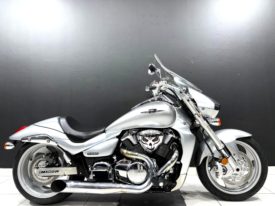 SUZUKI BOULEVARD, image 2