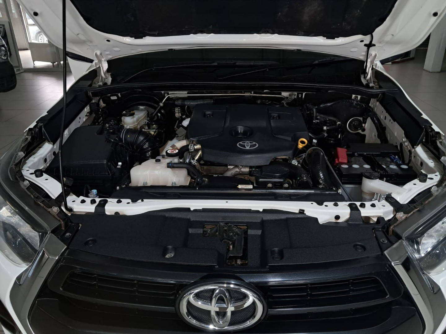 Toyota Hilux Double Cab 2.4GD6 RB Raider MT, image 2