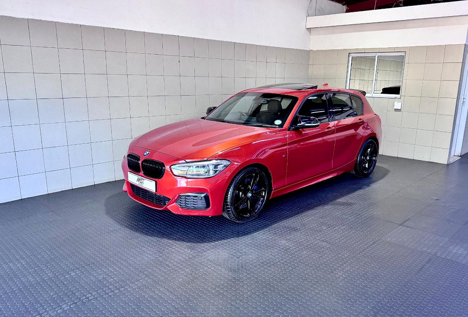 BMW M140i 5-door sports-auto, image 1