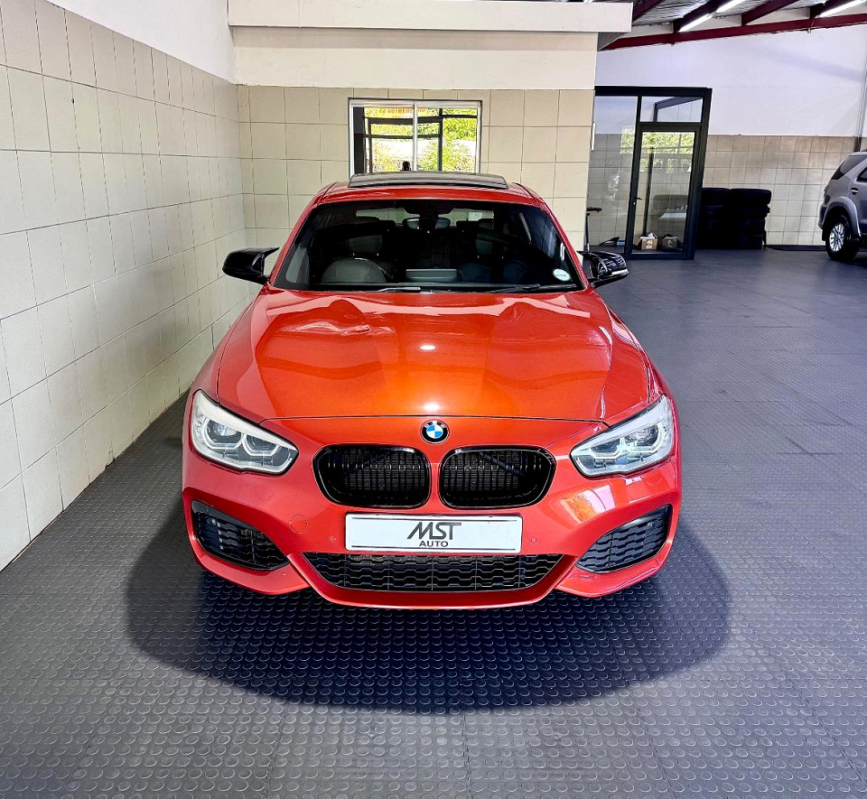 BMW M140i 5-door sports-auto, image 2