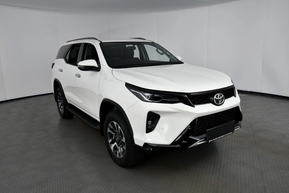 TOYOTA  FORTUNER 2.4GD-6 R/B A/T, image 1