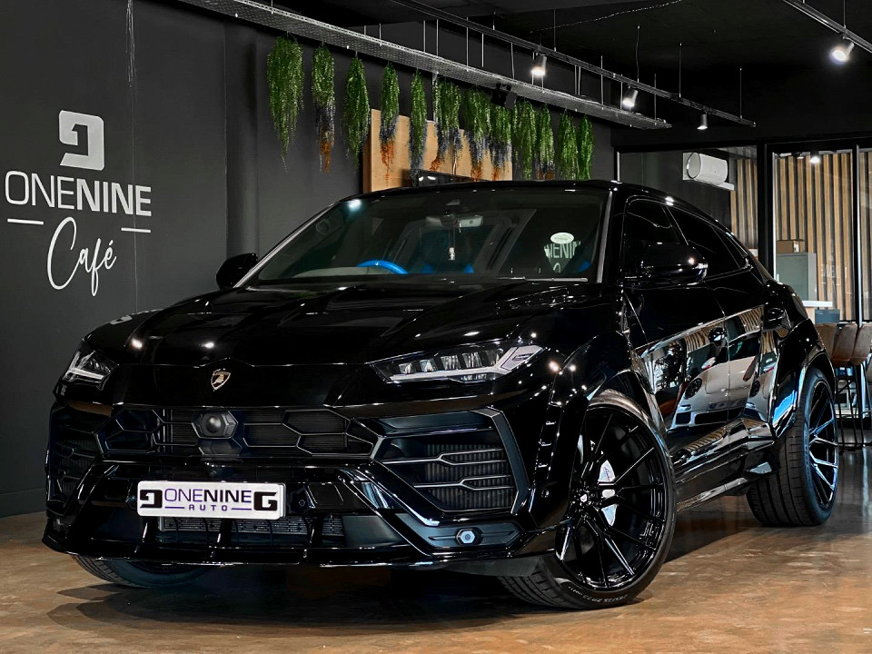 LAMBORGHINI URUS 4.0 V8