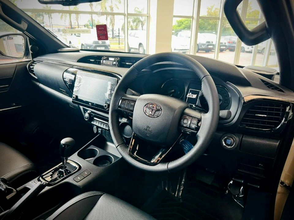 TOYOTA HILUX 2.8 GD-6 RB LEGEND 55 A/T P/U D/C, image 2