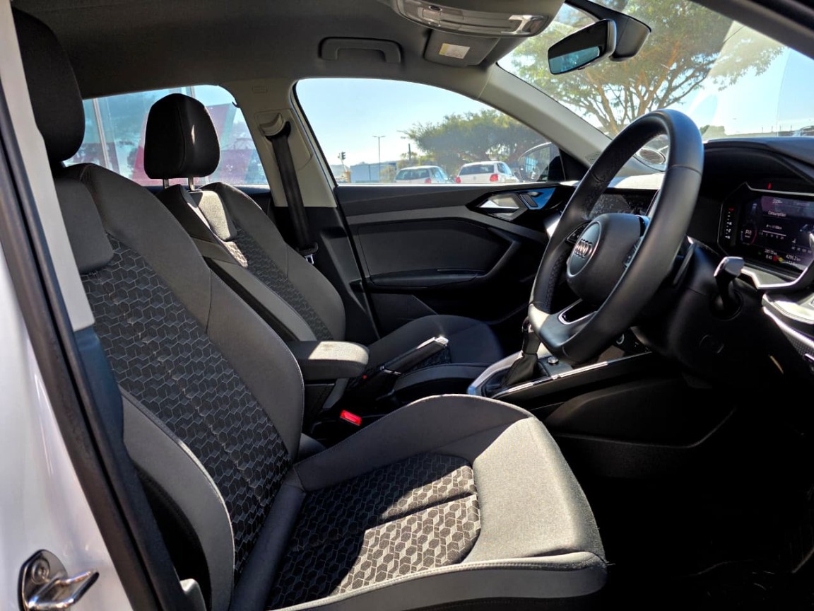 AUDI A1 SPORTBACK 30 TFSI ADVANCED S-TRONIC, image 2