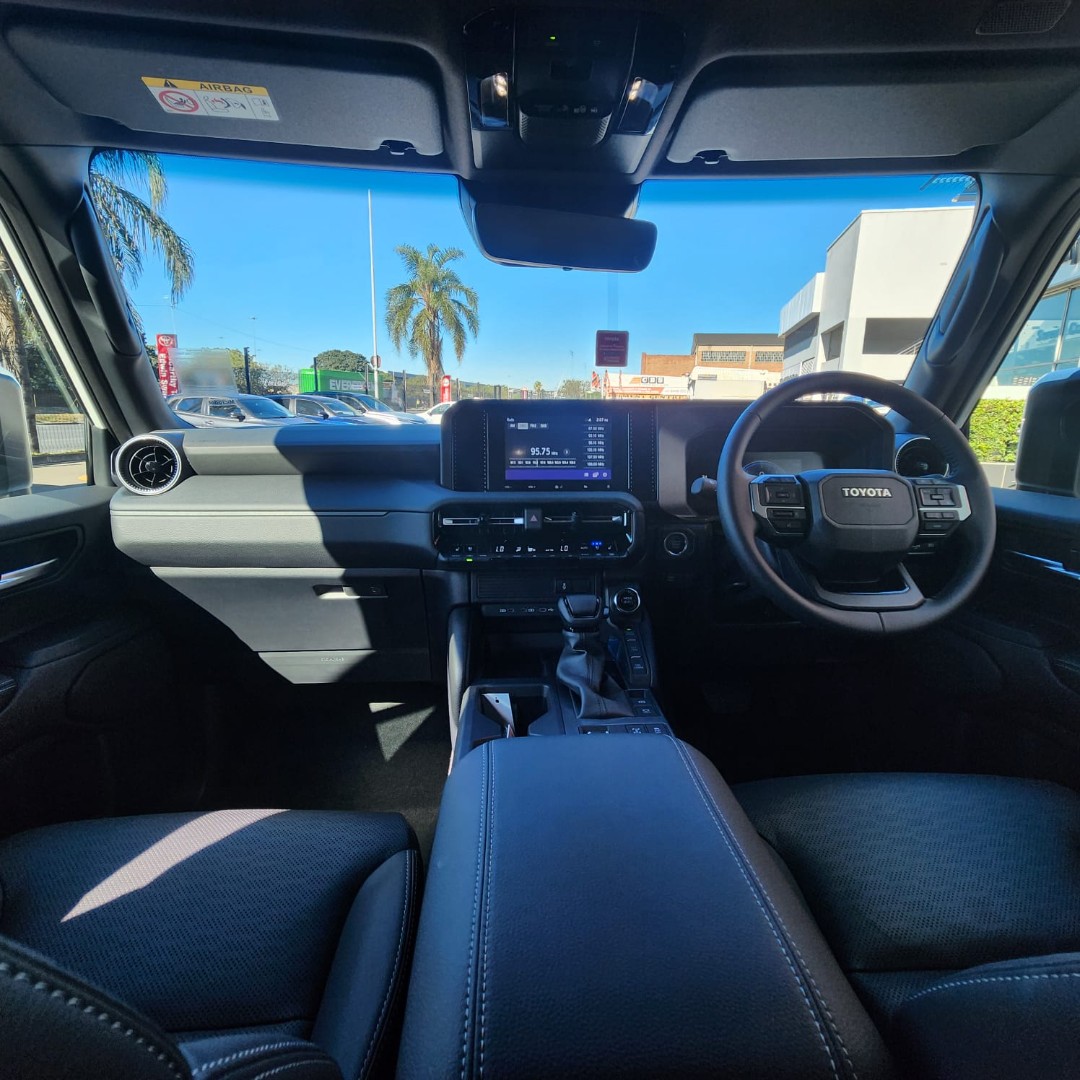 TOYOTA PRADO TX 2.8GD A/T, image 1