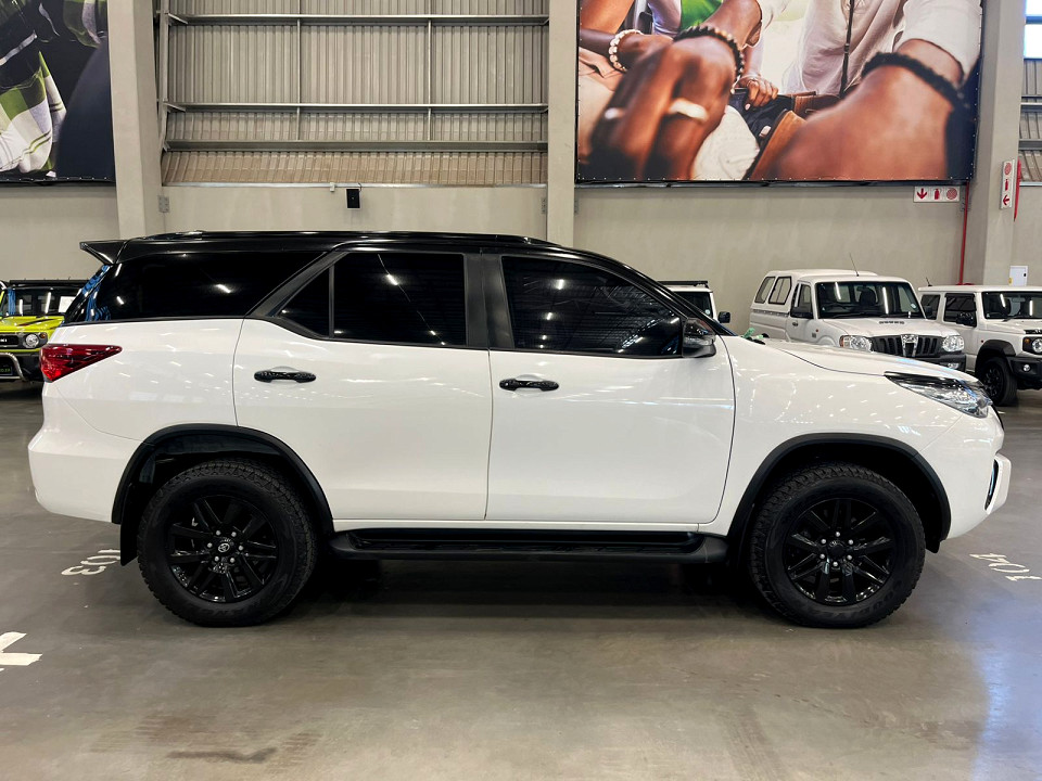 TOYOTA FORTUNER 2.8GD-6 R/B A/T, image 2