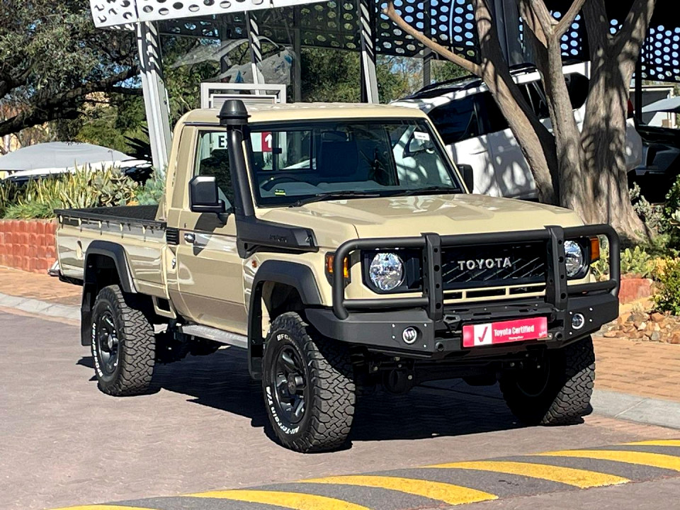 TOYOTA LAND CRUISER 79 4.5D P/U S/C, image 2