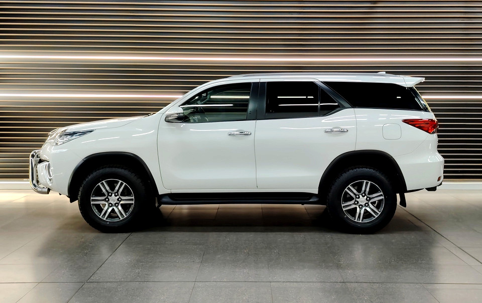 TOYOTA FORTUNER 2.4GD-6 R/B A/T, image 2
