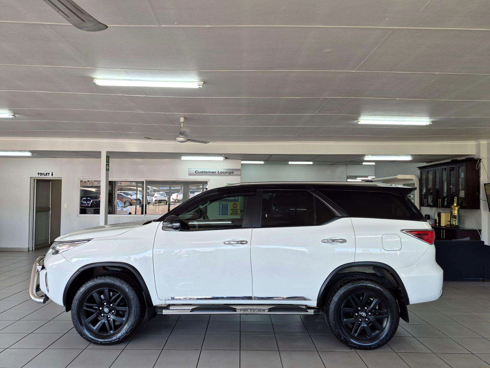 TOYOTA FORTUNER 2.8GD-6 R/B A/T, image 2