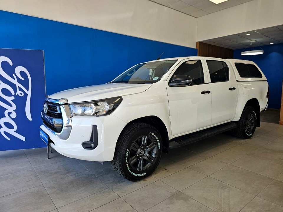 Toyota Hilux Double Cab  2.4GD6 4X4 Raider MT, image 1