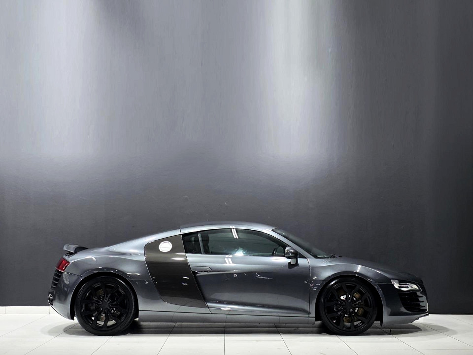 AUDI R8 4.2 FSi QUATTRO RTRONIC, image 2