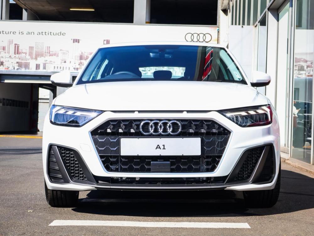 Audi A1 Sportback 30TFSI S line, image 2