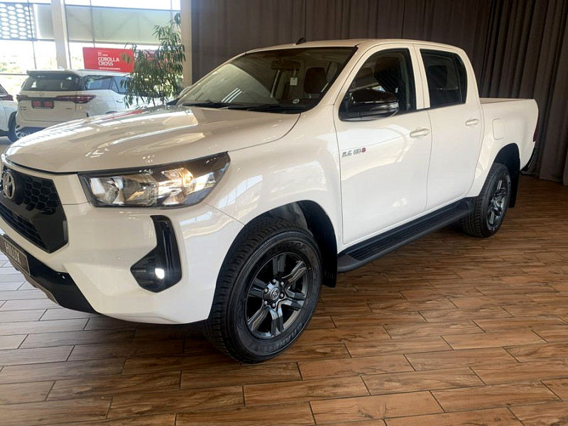 Toyota Hilux Double Cab  2.4GD6 4X4 Raider MT, image 2