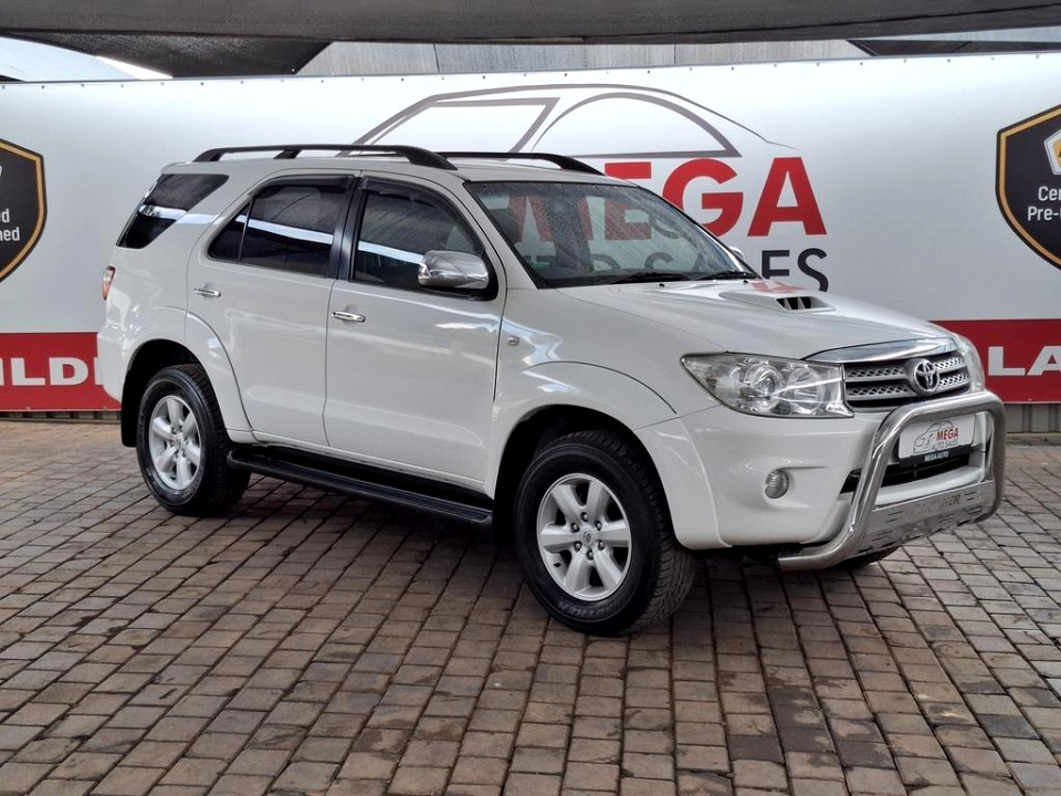 TOYOTA FORTUNER 3.0D-4D R/B, image 1