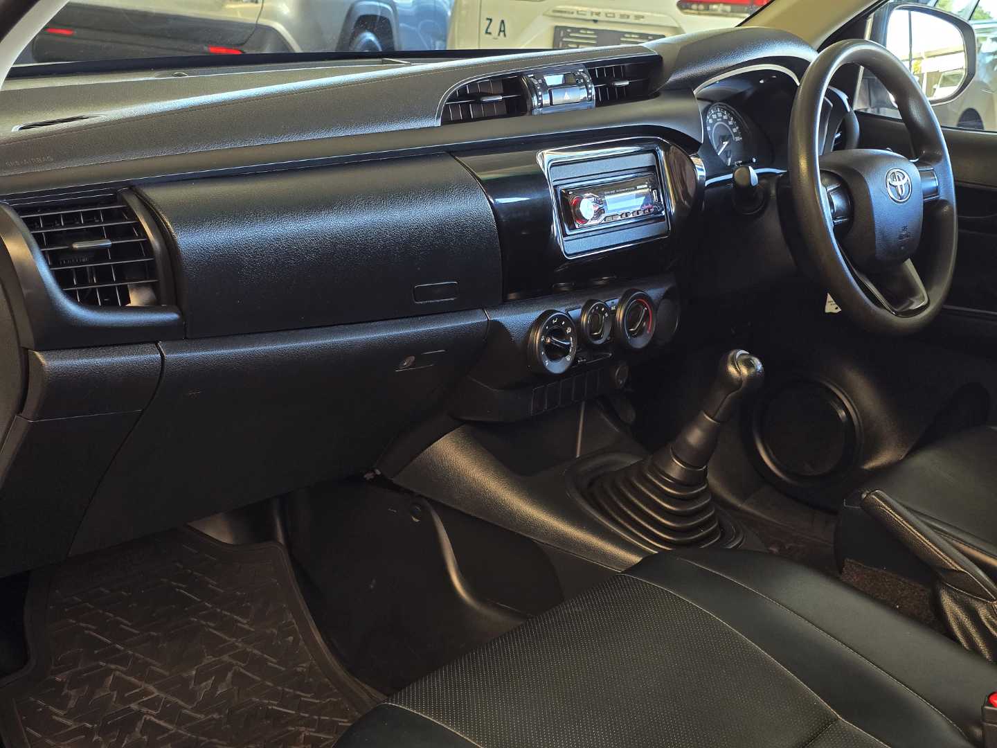 TOYOTA HILUX 2.4 GD S A/C P/U S/C, image 2