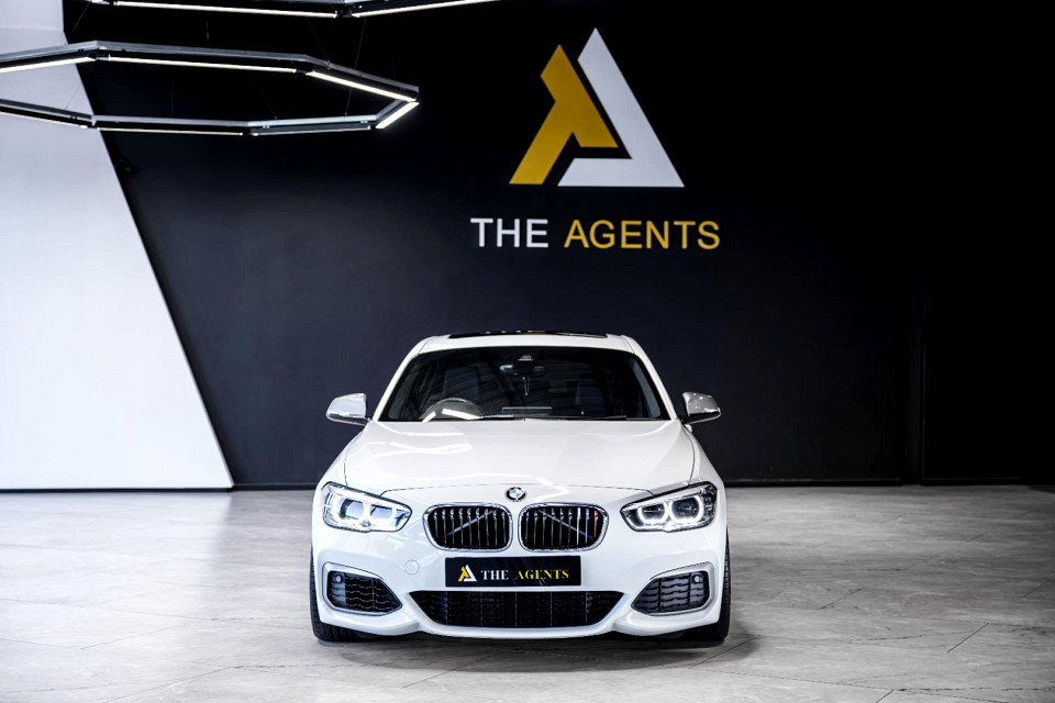 BMW M140i 5-door sports-auto, image 2