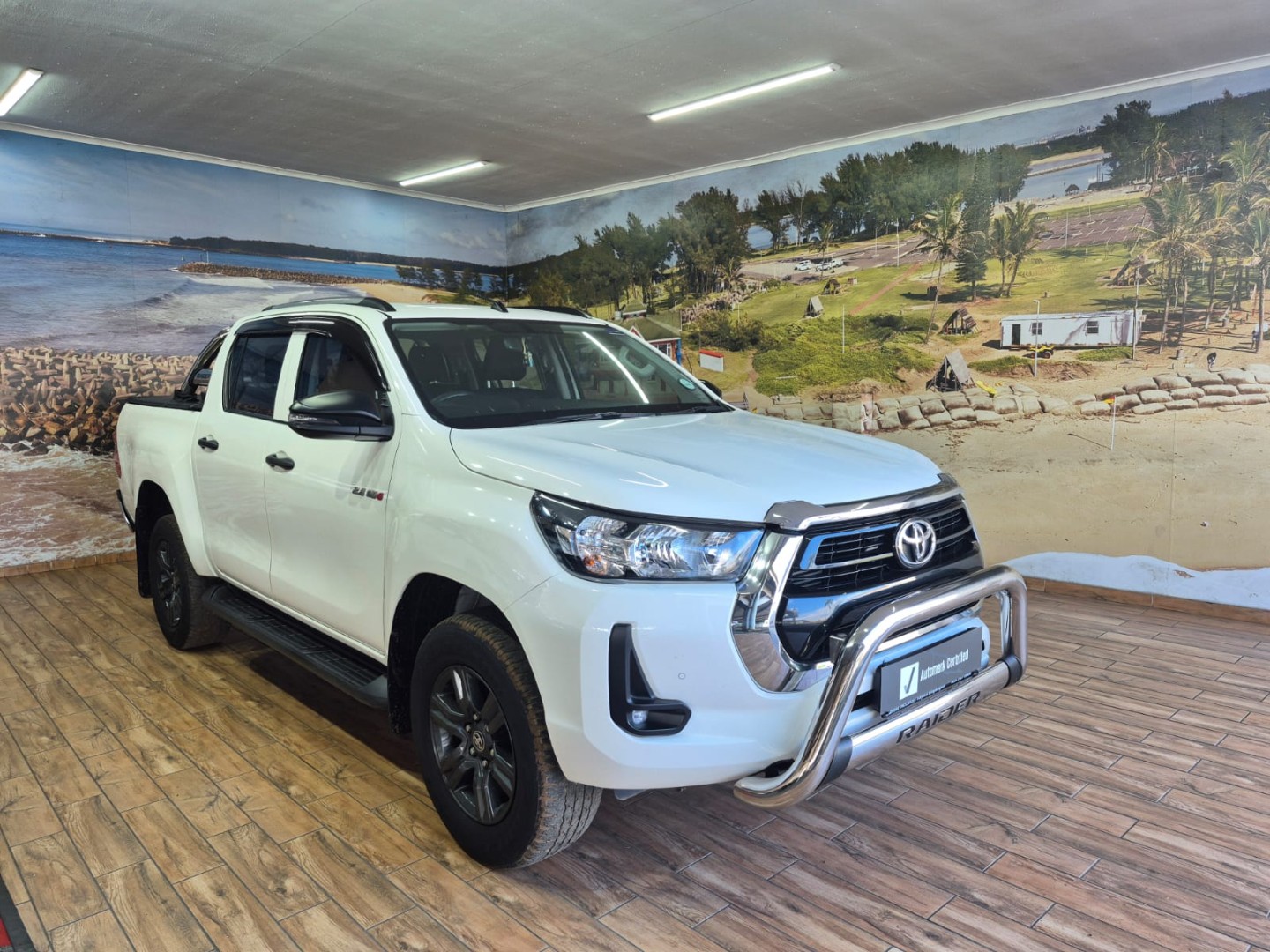 Toyota Hilux Double Cab 2.4GD6 RB Raider MT, image 1