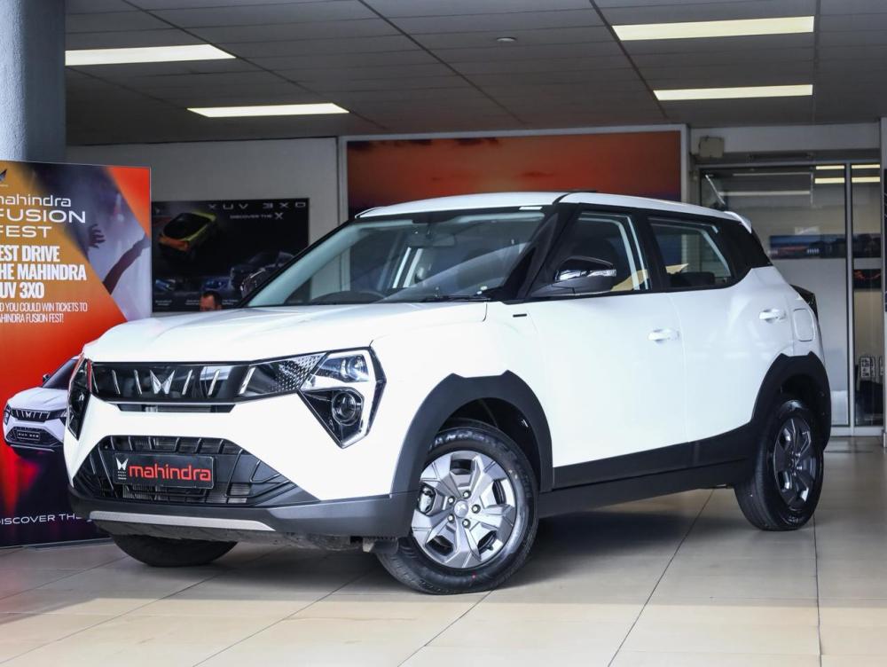 Mahindra XUV3X0 1.2 MX3 AT, image 1